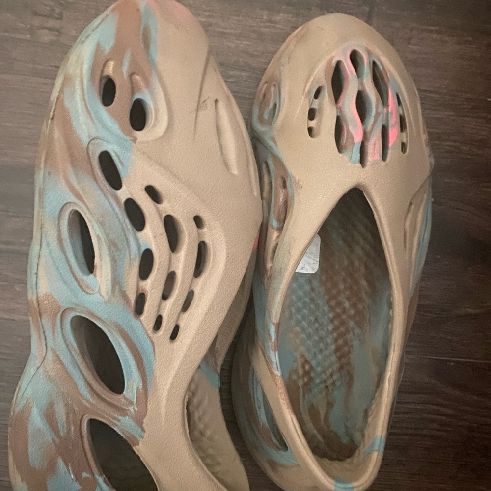 YZY Foam Runners